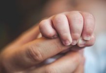 “Refused to Hold Her Baby” – Woman Sparks Concern After Rejecting Newborn Over Gender (Video)