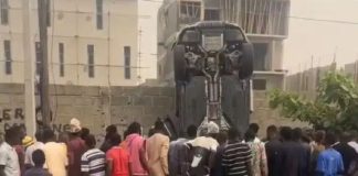 Driver Crashes Into Fence While Trying To Win N500K Bet In Lekki