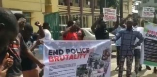 Supporters Storm Court, Demand Seun Kuti’s Release (Video)