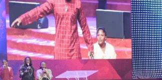 Reactions As Pastor Jimmy Odukoya Raises N9.2M To Help Church Members During Service