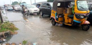 Flood paralyses Lagos, motorists, residents stranded
